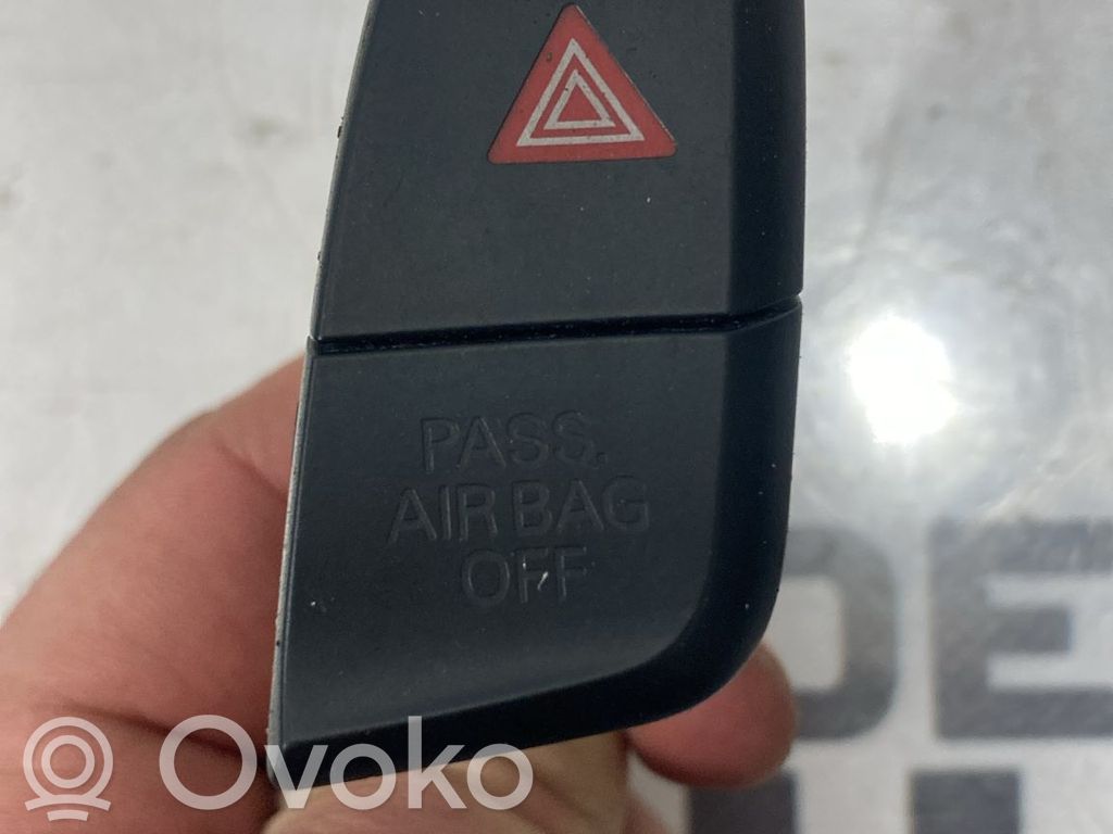 Audi A4 S4 B8 8K Hazard warning light relay 