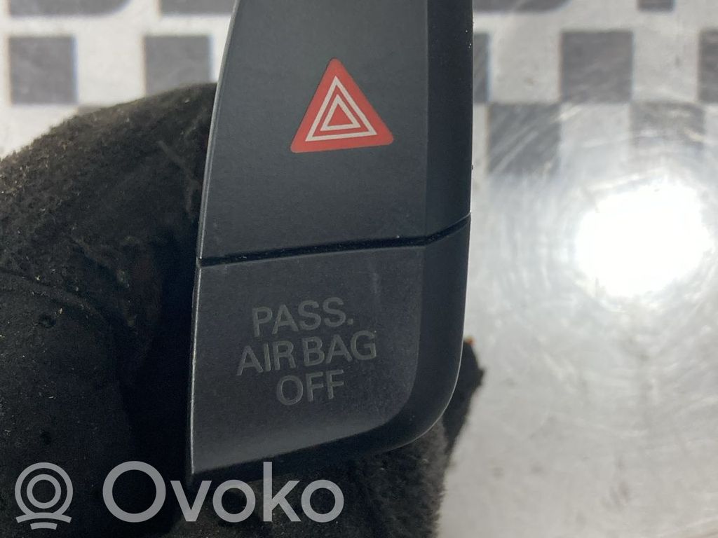 Audi A4 S4 B8 8K Avarinių šviesų rėlė 