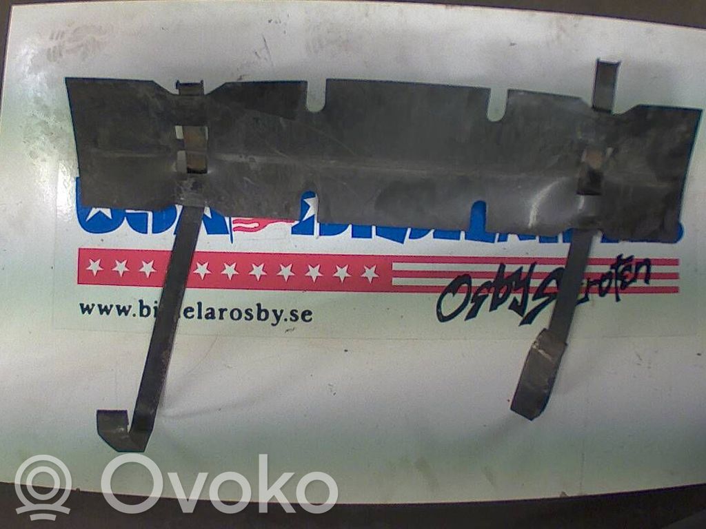 Fuel tank mounting bracket