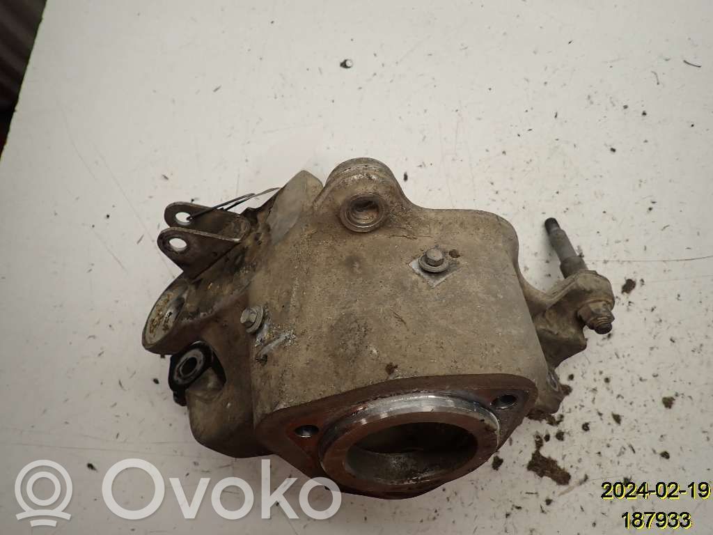 Front wheel hub   49000120R
