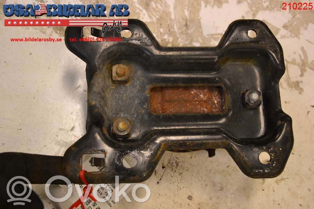 Engine mounting bracket