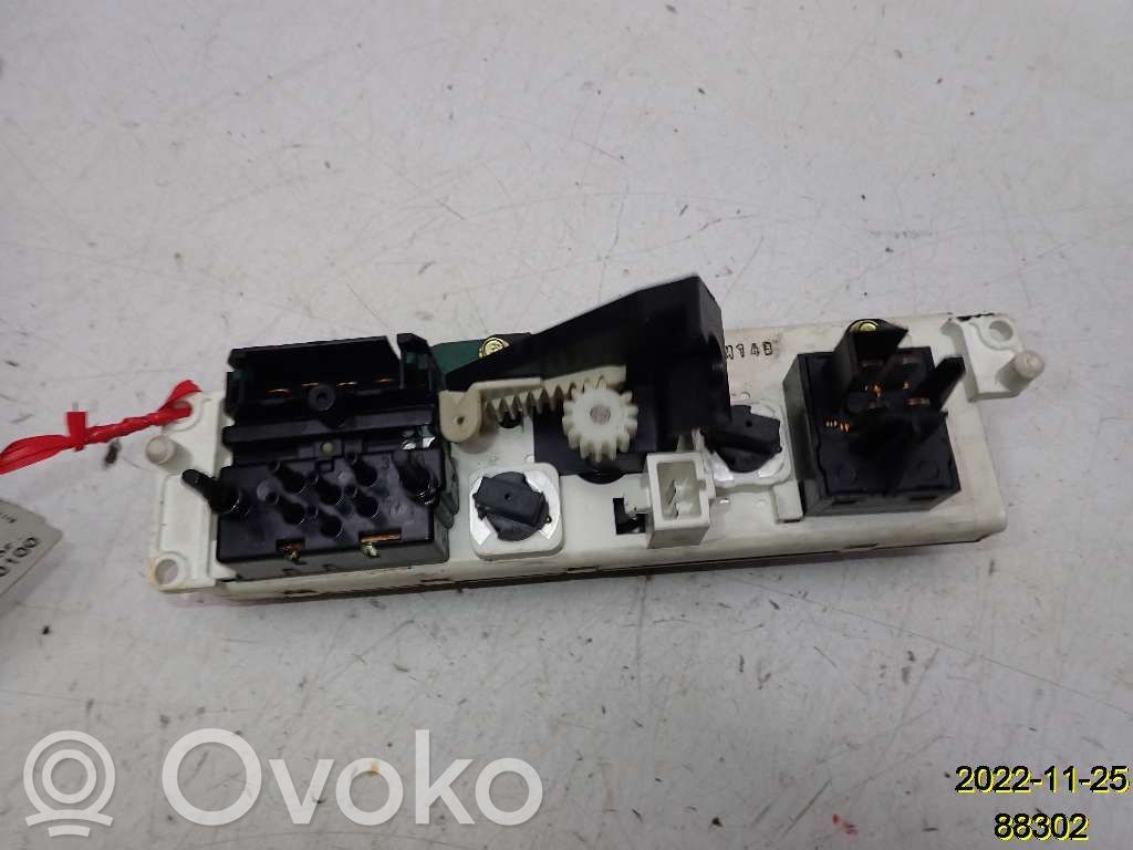 Climate control unit   655449A