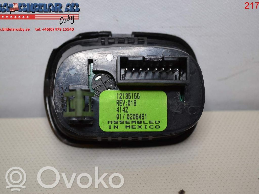 Tailgate/boot open switch button   12135155,12135155