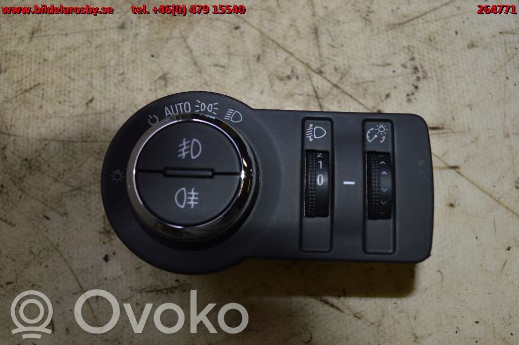 Light switch   13301752