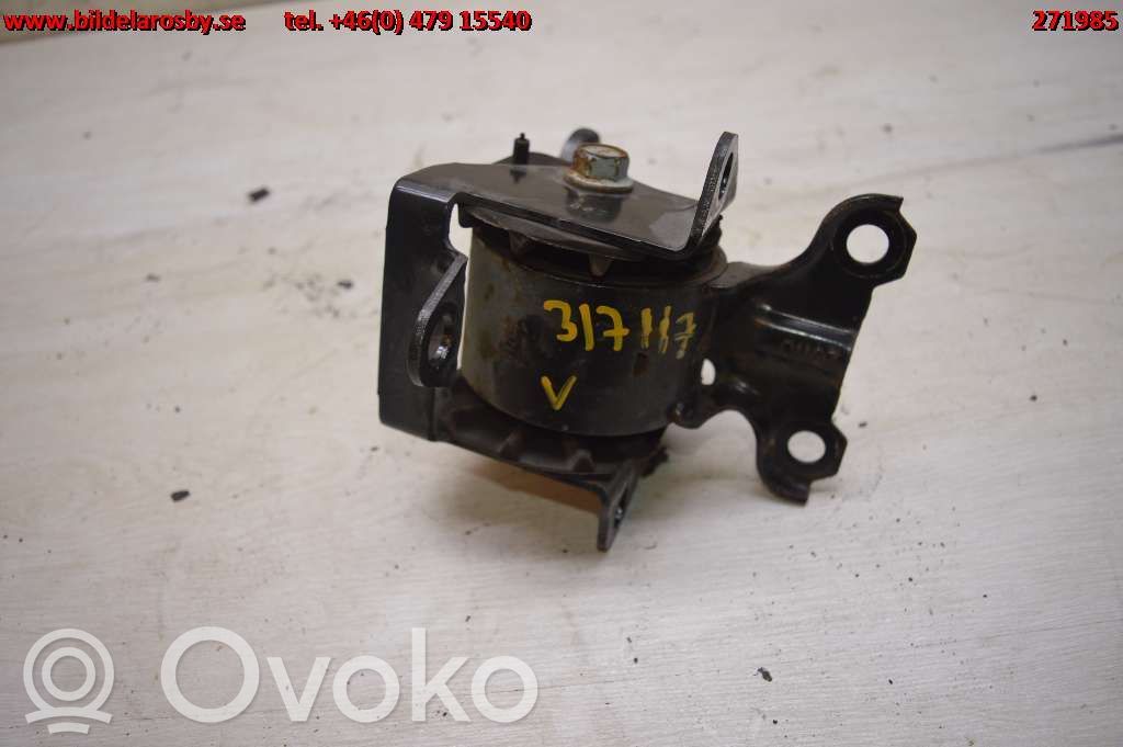 Engine mounting bracket   667AD