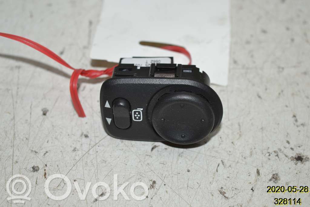 Wing mirror switch   92225703