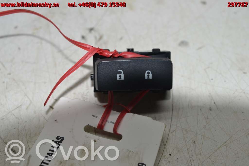Chevrolet Camaro Central locking switch button 