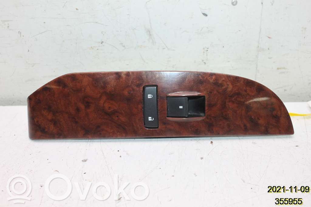 Chevrolet Suburban Electric window control switch 