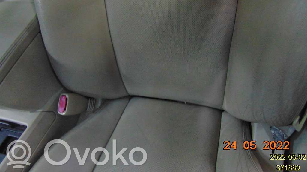 Переднее сиденье водителя   20200643L