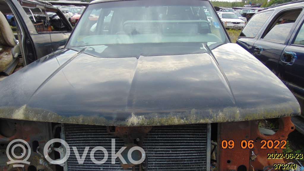 Chevrolet Tahoe Konepelti 