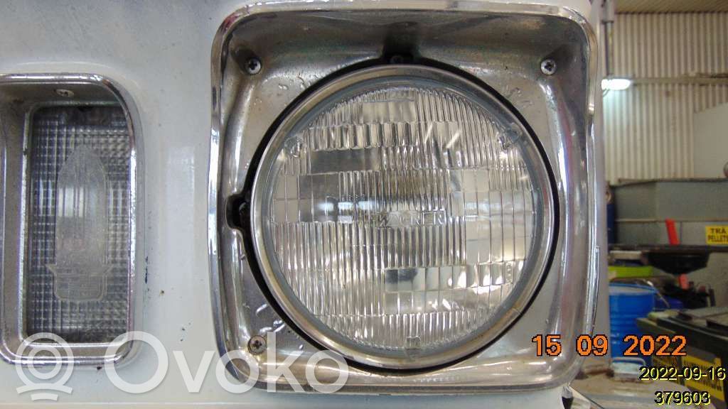 Under headlight/headlamp trim   63000553
