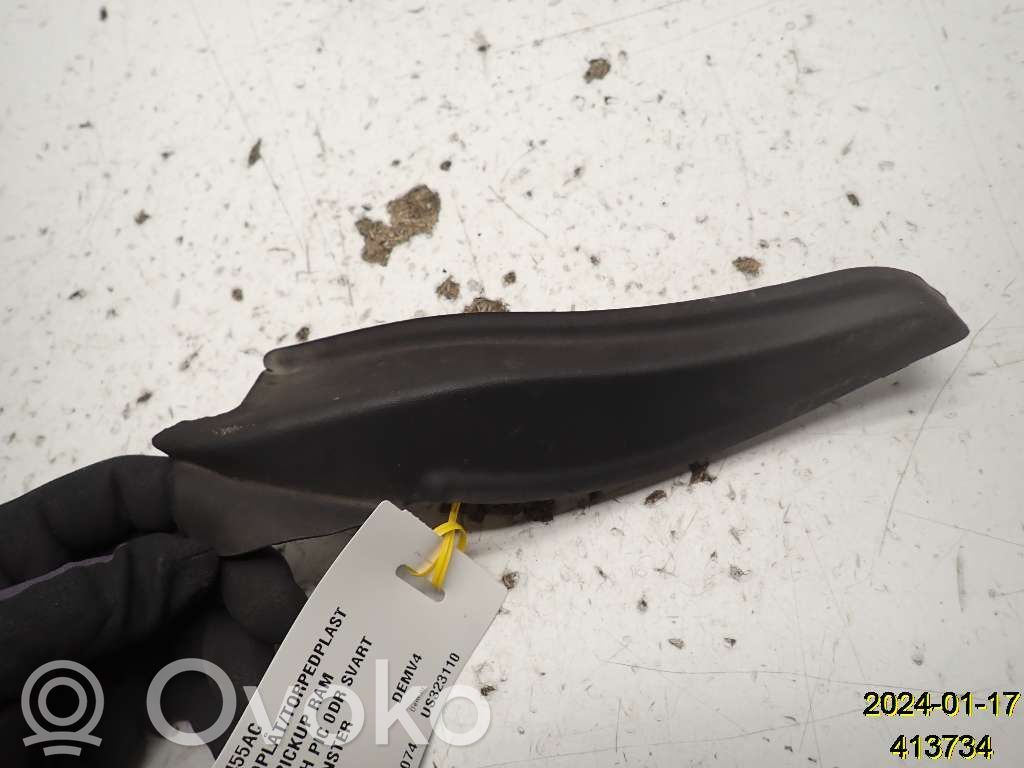 Wiper trim   68299455AC
