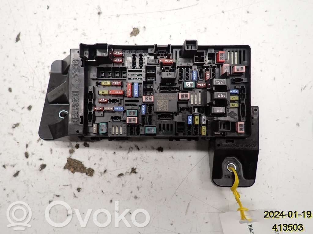 Módulo de fusible   68467641AA,64613487