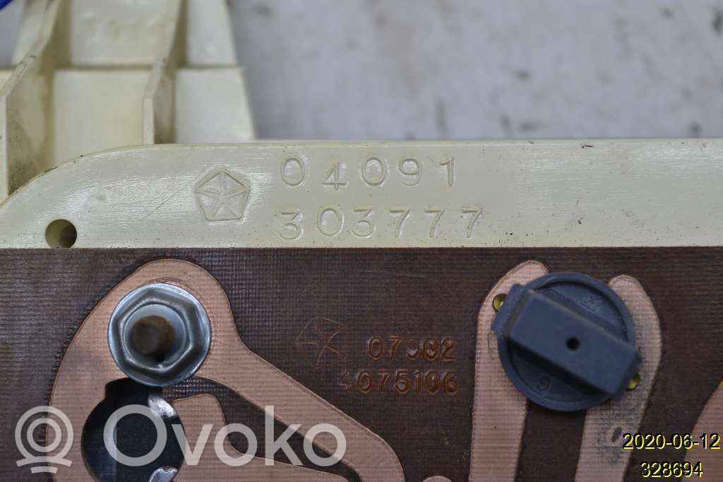 Geschwindigkeitsmesser Cockpit   25700728