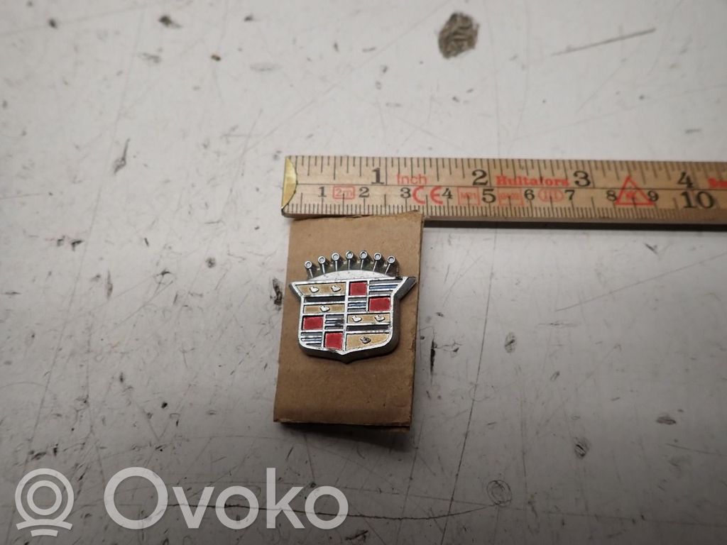 Cadillac DeVille Ražotāja emblēma 