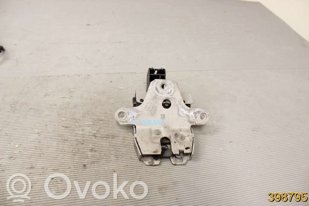 Loading door lock   31440244