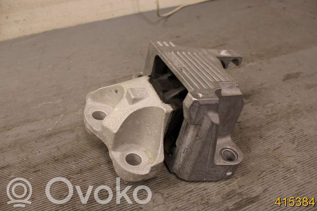 Volvo XC40 Engine mount bracket 