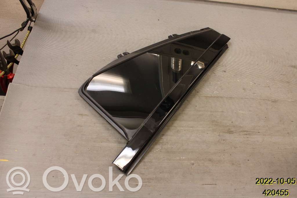 Ventanilla de ventilación de la puerta trasera   32132030
