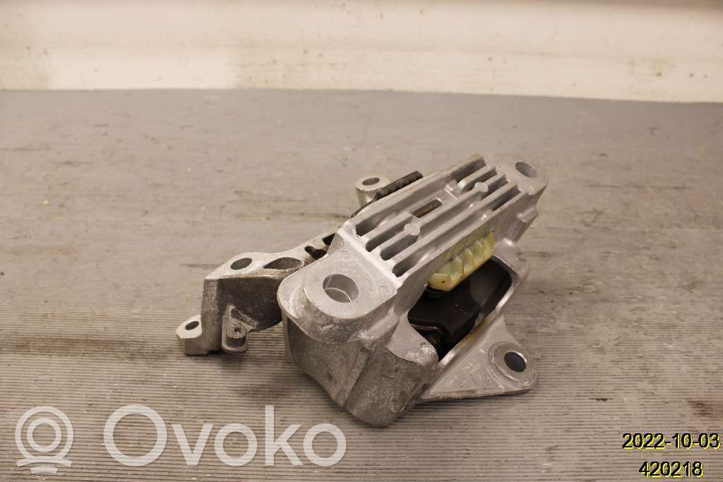 Engine mounting bracket   32139919