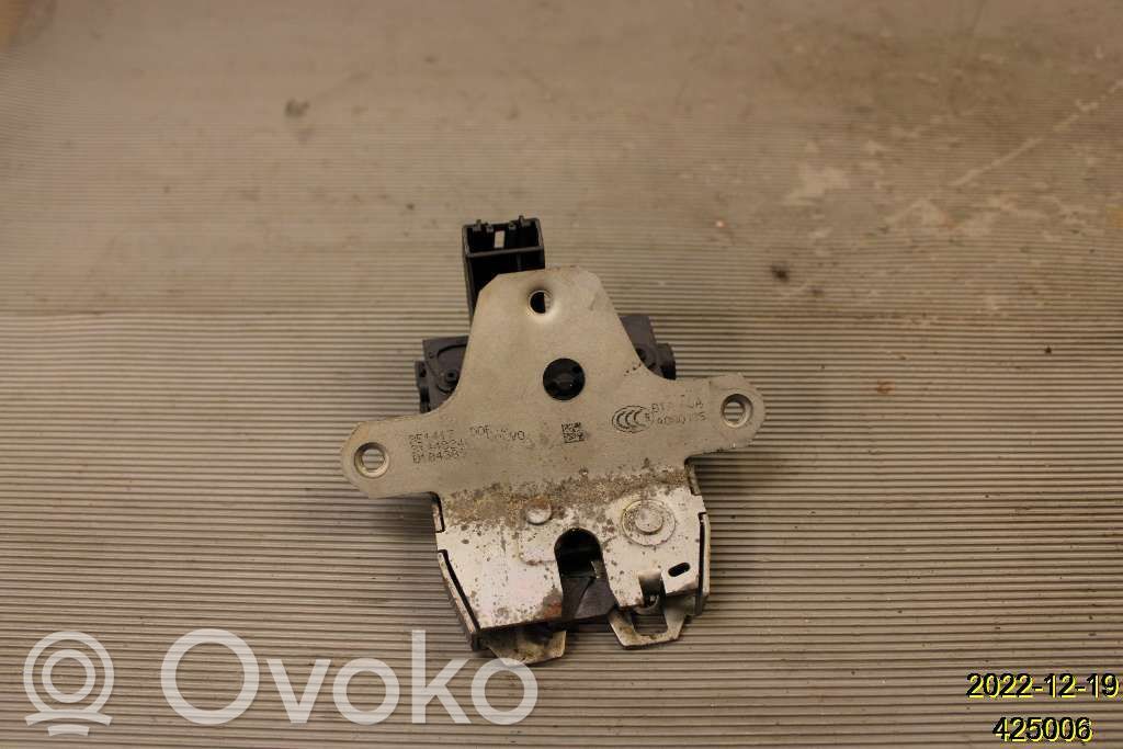 Loading door lock   31440240