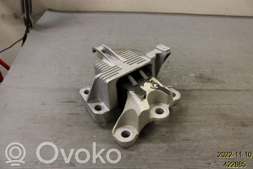Volvo XC40 Engine mount bracket 