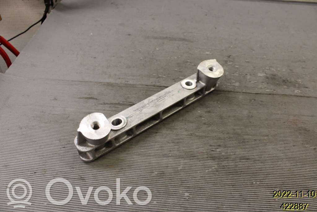 Engine mounting bracket   32137504