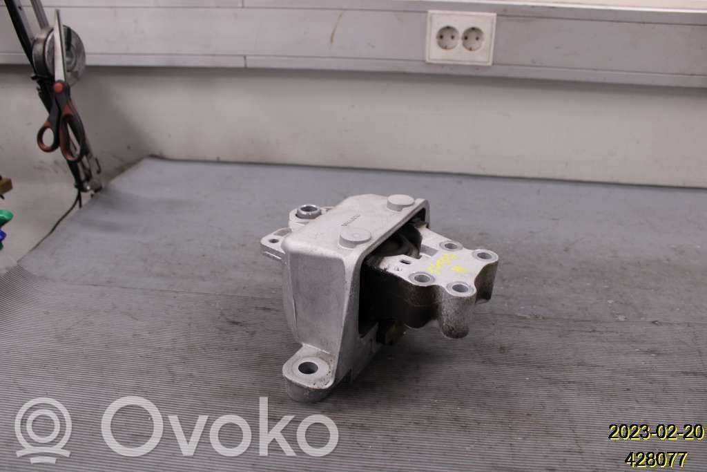 Volvo XC40 Engine mounting bracket 