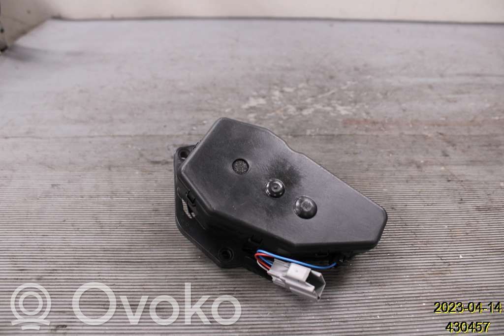 Loading door lock   31440645