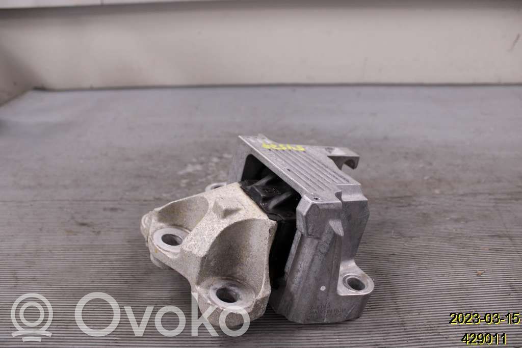 Volvo XC40 Engine mount bracket 