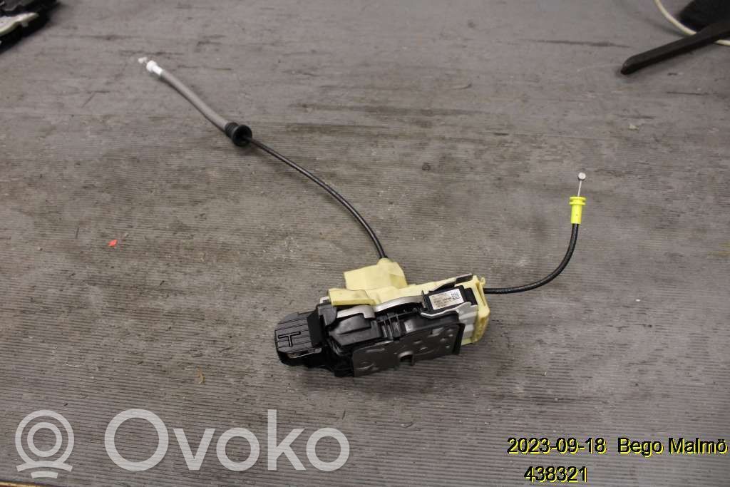 Volvo XC40 Silniczek / Siłownik zamka centralnego 