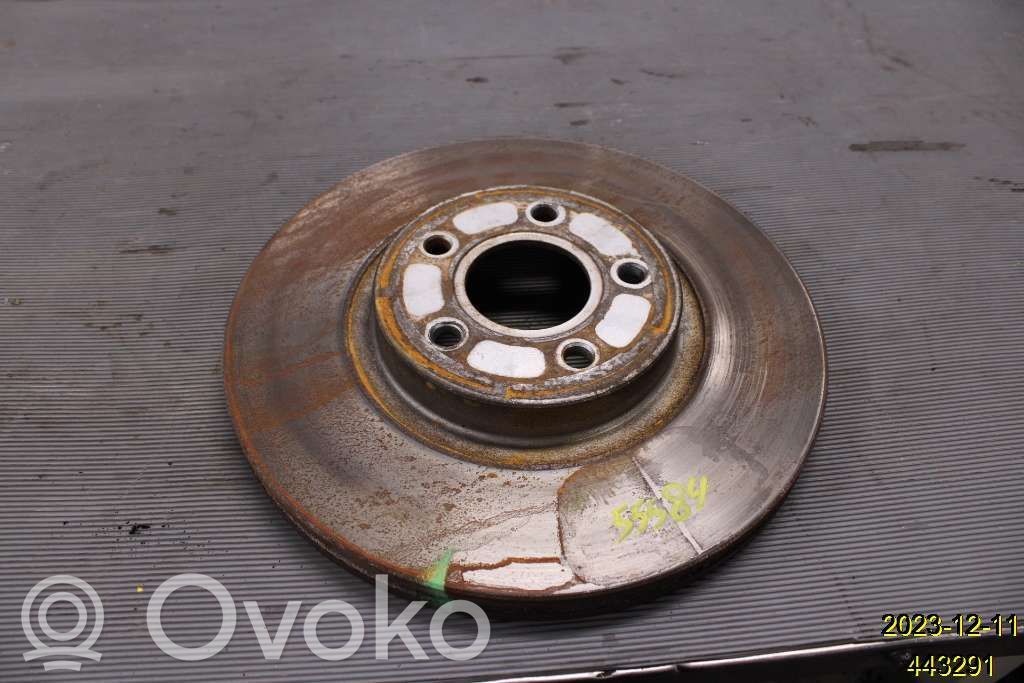 Volvo V50 Etujarrulevy 