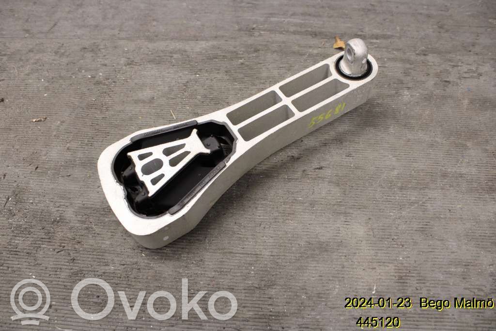Volvo XC90 Engine mounting bracket 