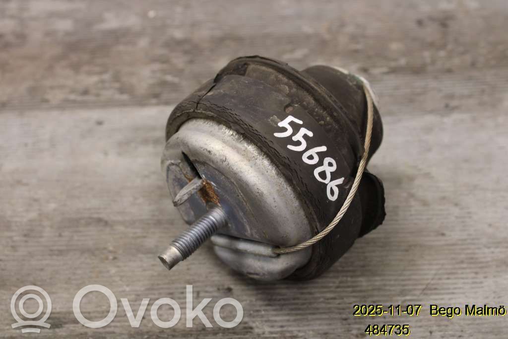 Volvo 960 Engine mount bracket 