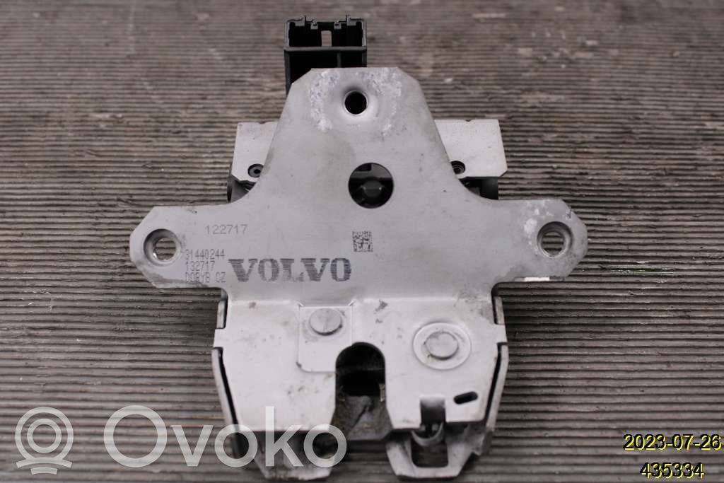 Loading door lock   31440244