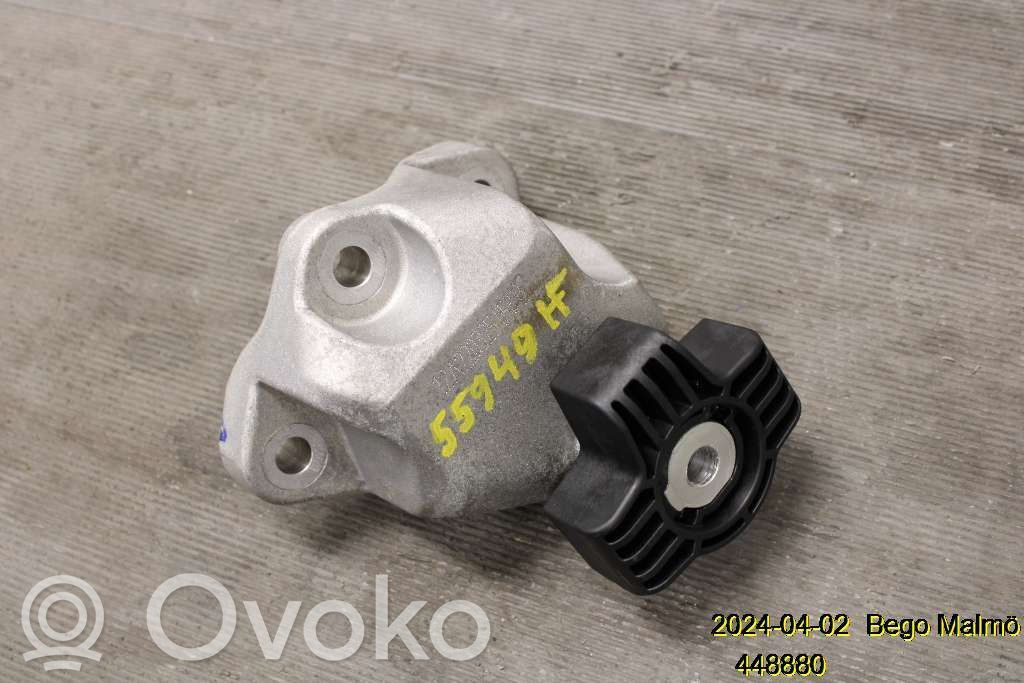 Volvo XC40 Engine mounting bracket 