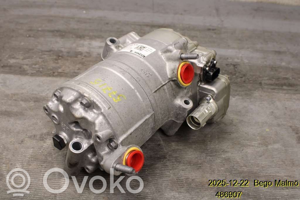 Volvo XC40 Air conditioning (A/C) compressor (pump) 
