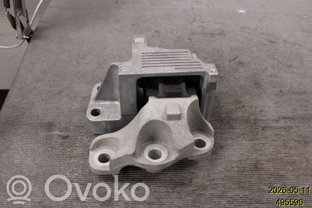 Volvo XC40 Engine mount bracket 