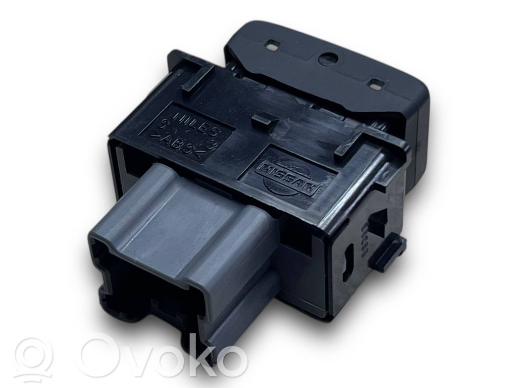 Seat control module   S100,25500AX610