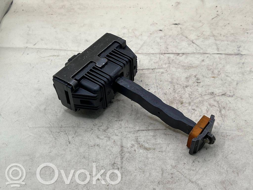 Priekšpusē augšējā vira (eņģe)   T1889,51217176804