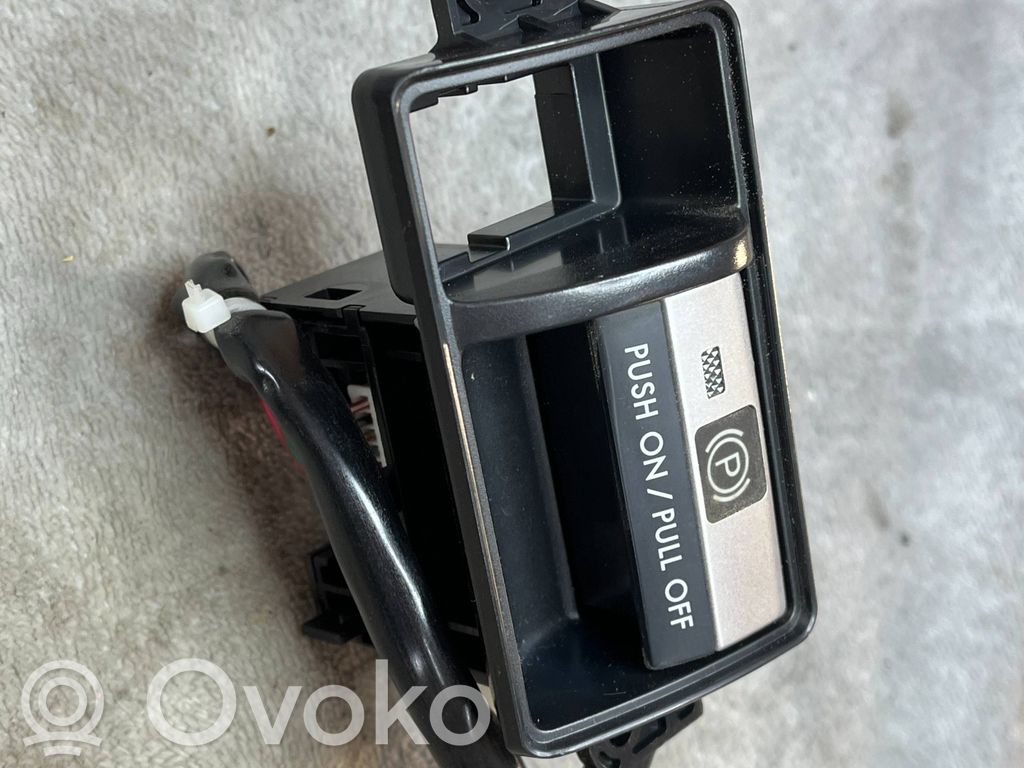 Subaru XV I Takaikkunan lukituksen vastakappale 