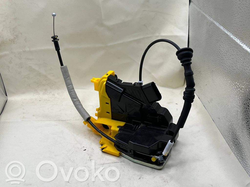 Rear glass lock/latch   C477,81320A2410