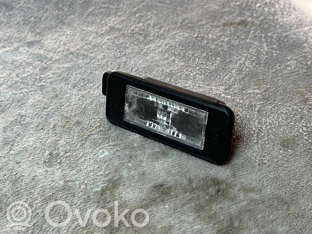 Peugeot 308 Takaikkunan lukituksen vastakappale 