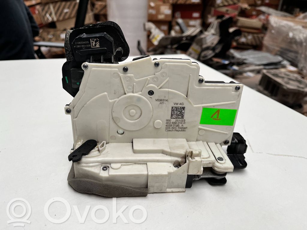 Volkswagen Polo V 6R Rear glass lock/latch 