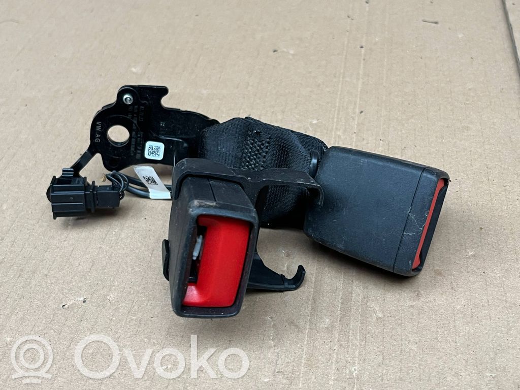Audi A3 S3 8V Takaikkunan lukituksen vastakappale 