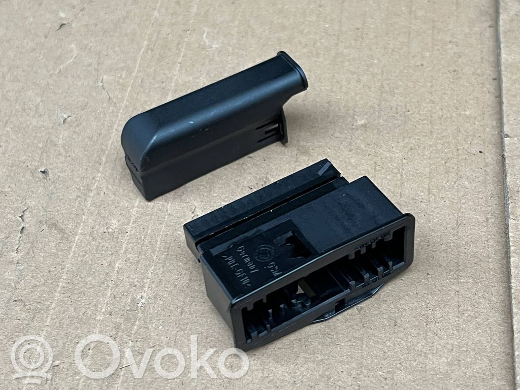 Tailgate window lock/catch/latch   E308,4M0972996A