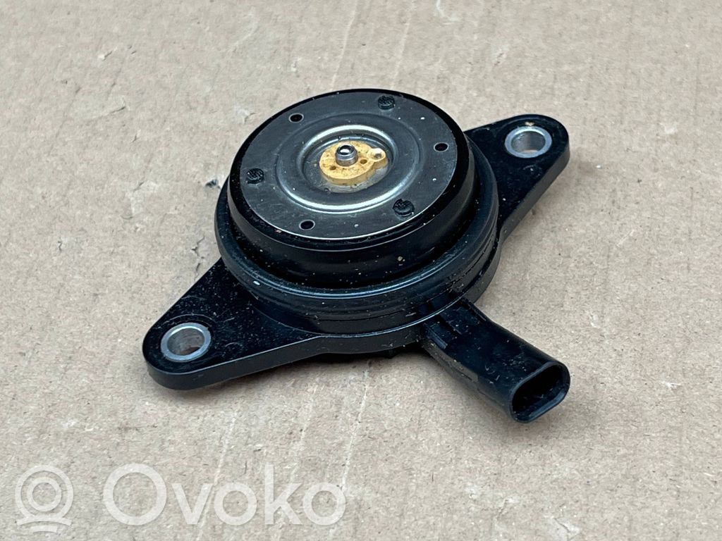 Skoda Enyaq iV Aizmugurējā loga slēdzenes turētājs 