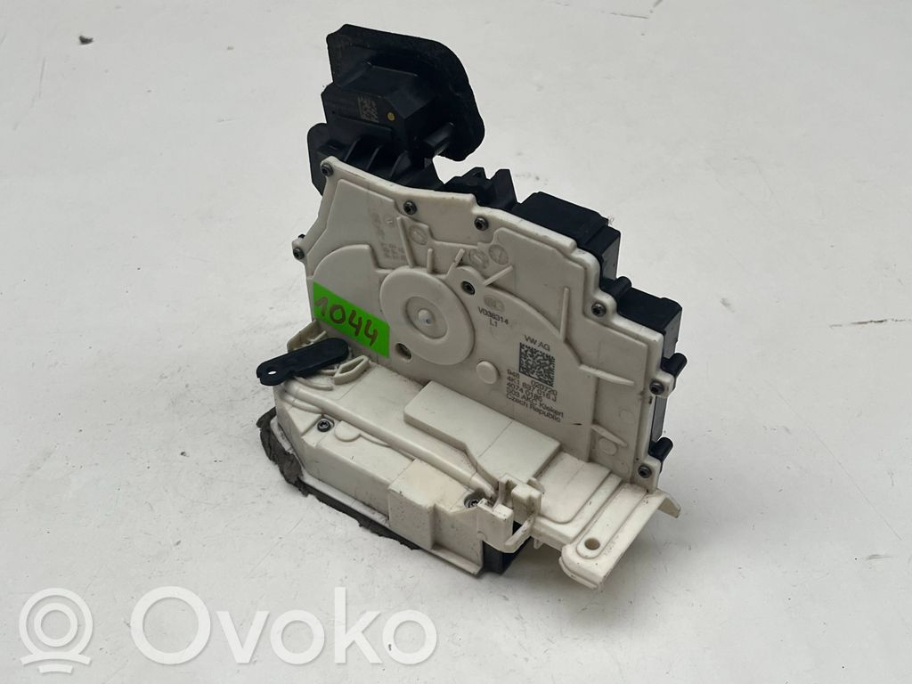 Front door lock   1044,4K1837016J