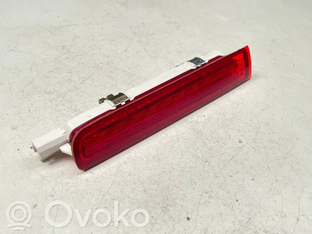 Audi A3 8Y Takaikkunan lukituksen vastakappale 