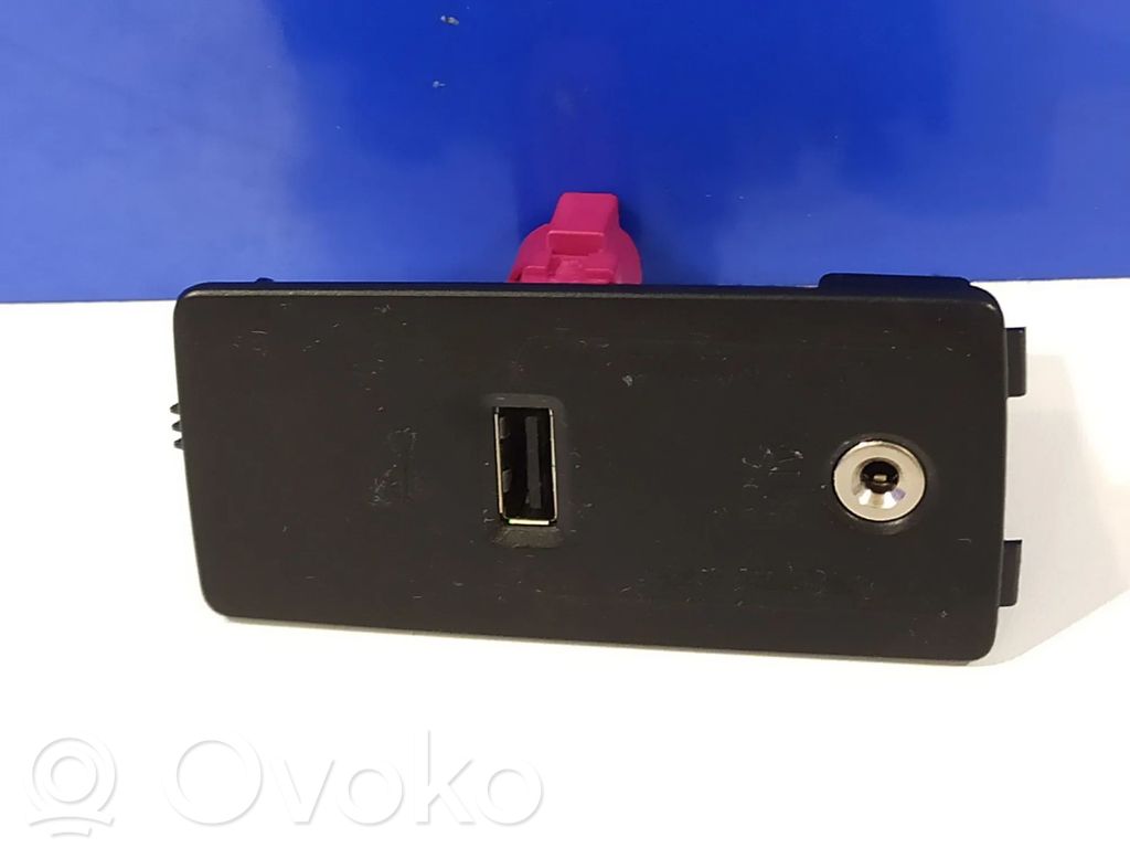 Volvo XC90 AUX in-socket connector 