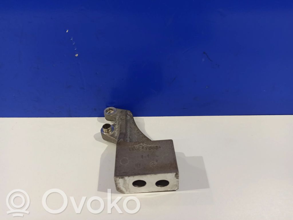 Ilmakompressorin kiinnike   31331336